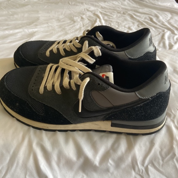 Nike sneakers - Picture 2 of 5